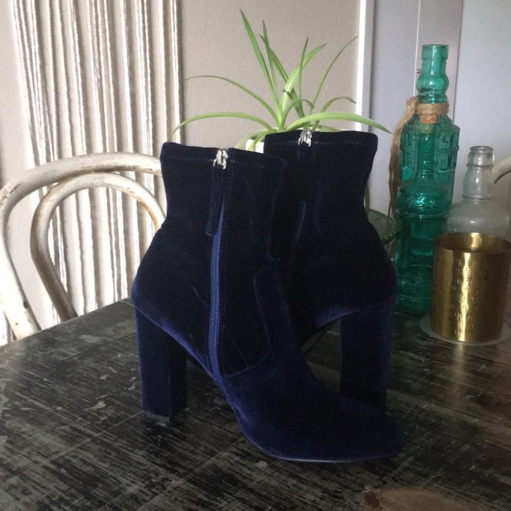 Steve Madden/Indigo Blue/Velvet/Bootie/Heel
